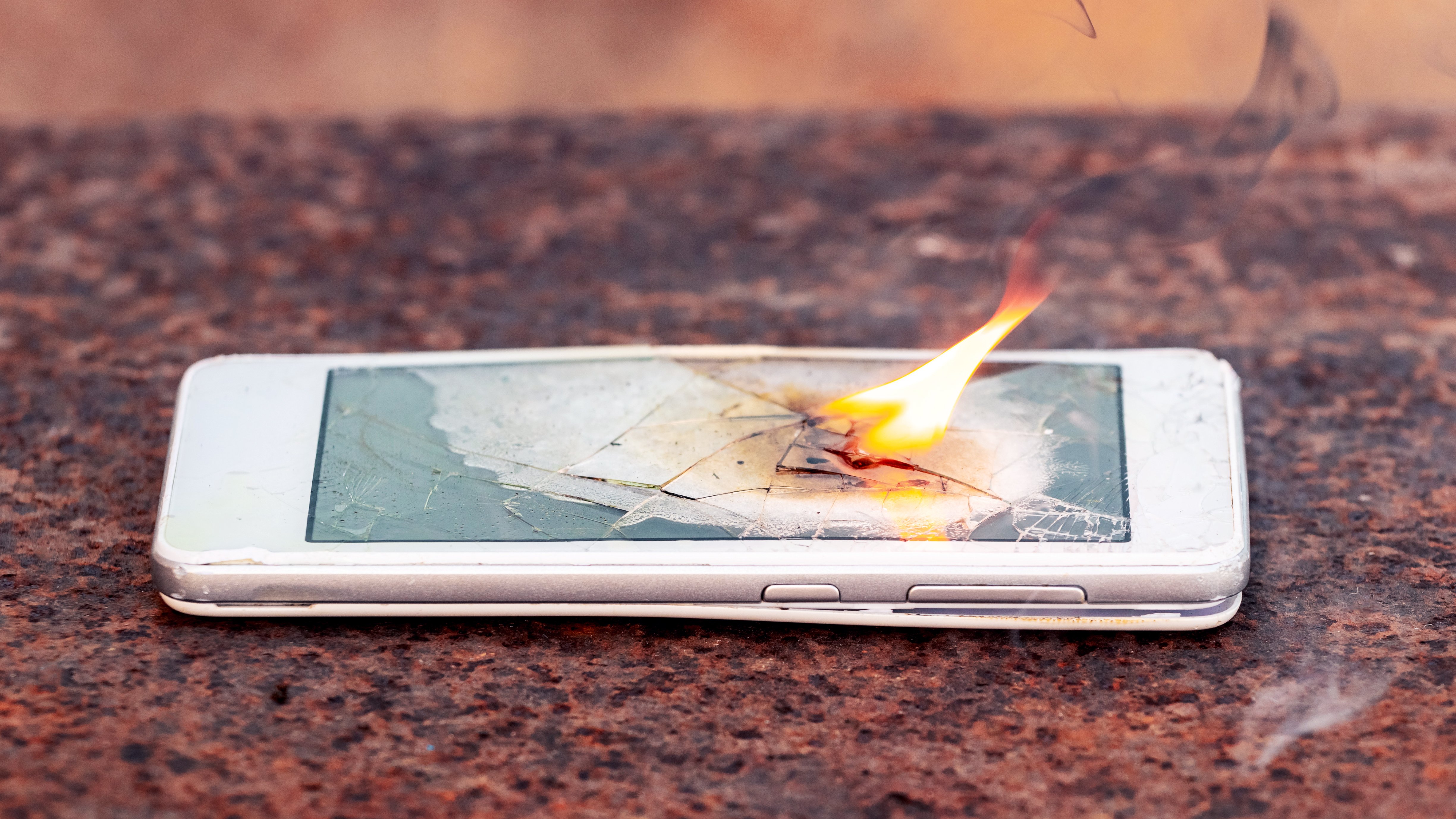 mobile-phone-smartphone-fire-burning-smartphone (1)