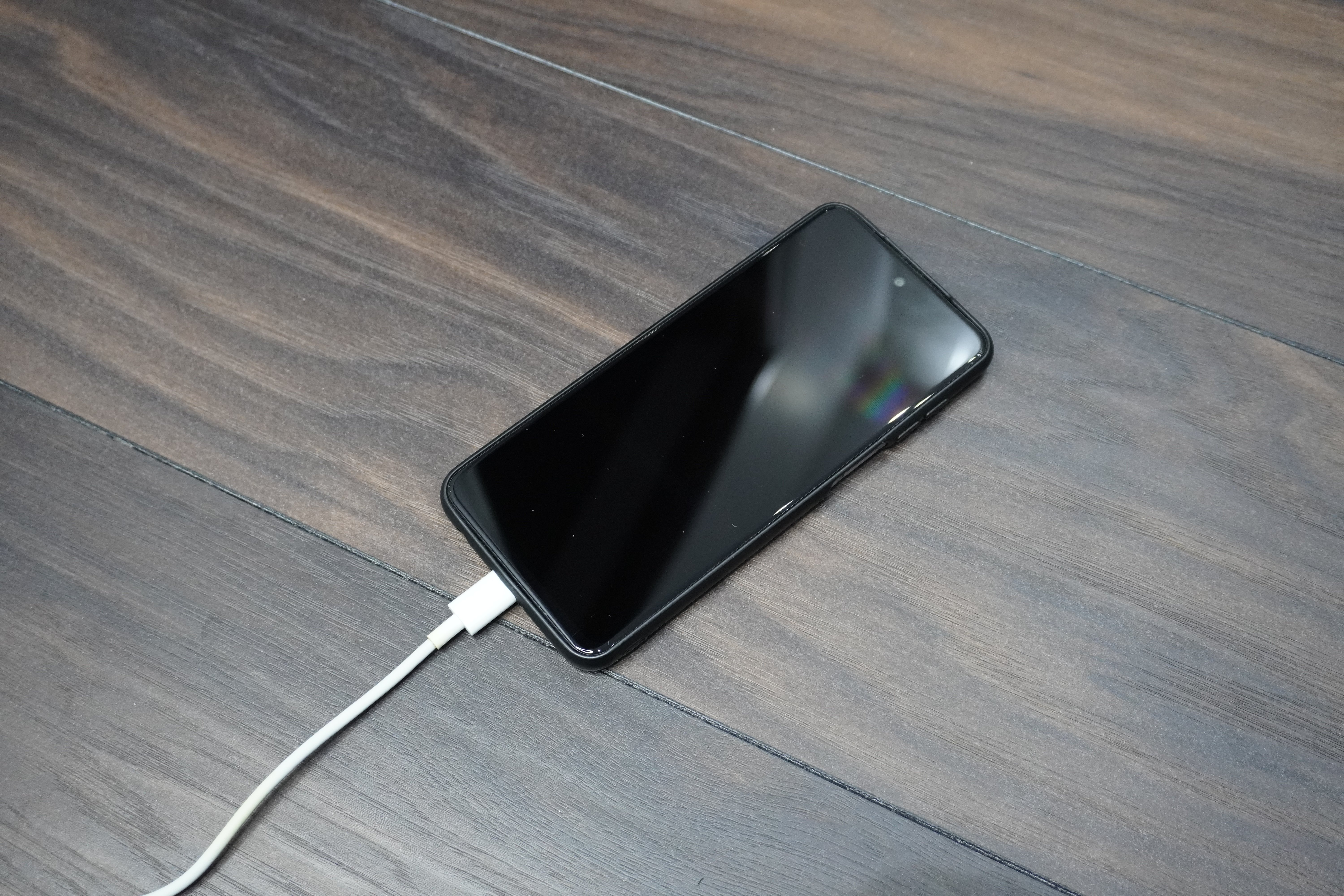 mobile-smart-phones-charging-wooden-floor